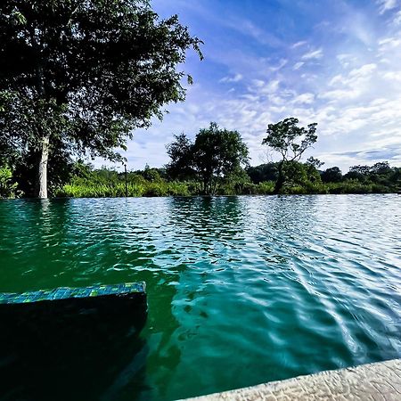 Ehalagala Lake Resort Sigiriya Esterno foto