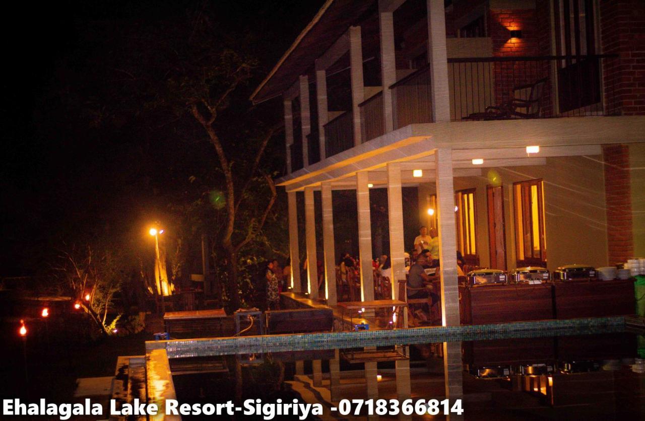 Ehalagala Lake Resort Sigiriya Esterno foto