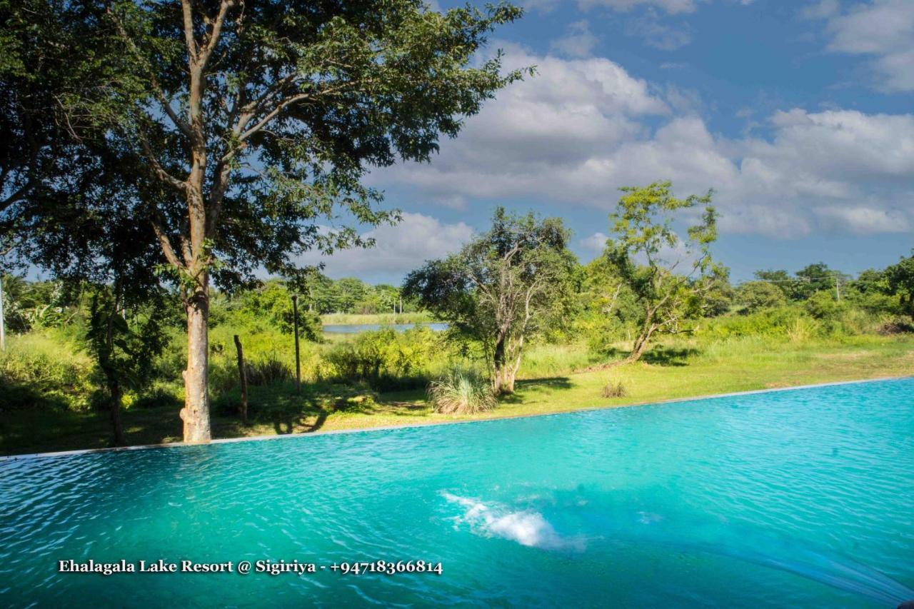Ehalagala Lake Resort Sigiriya Esterno foto