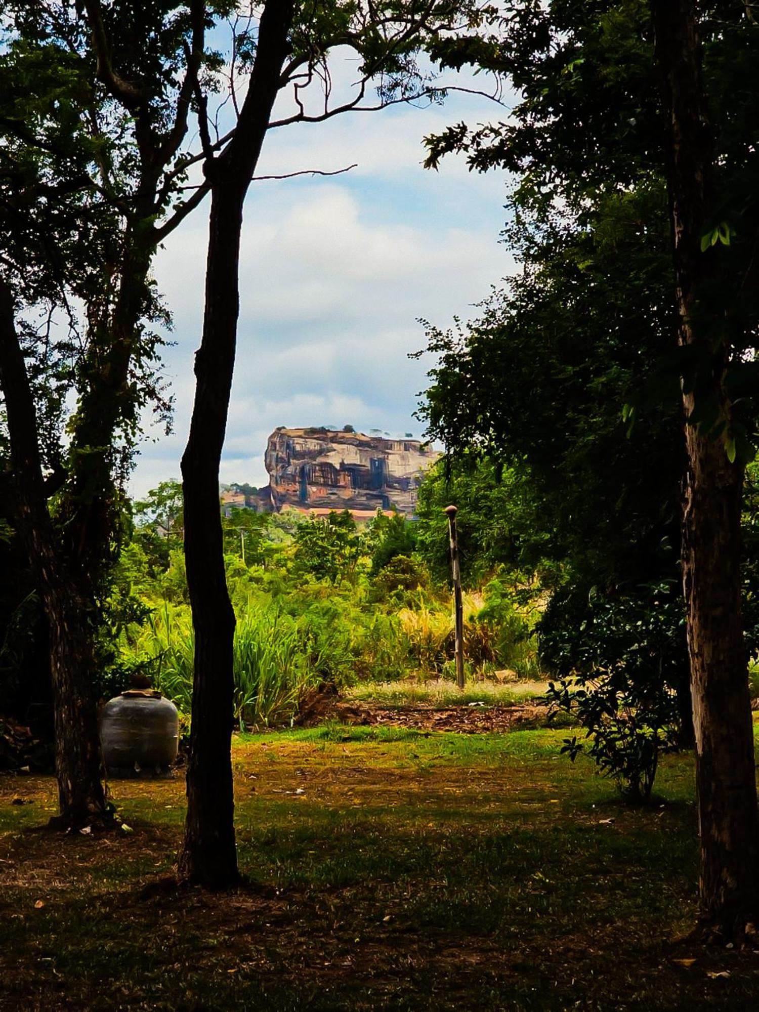 Ehalagala Lake Resort Sigiriya Esterno foto