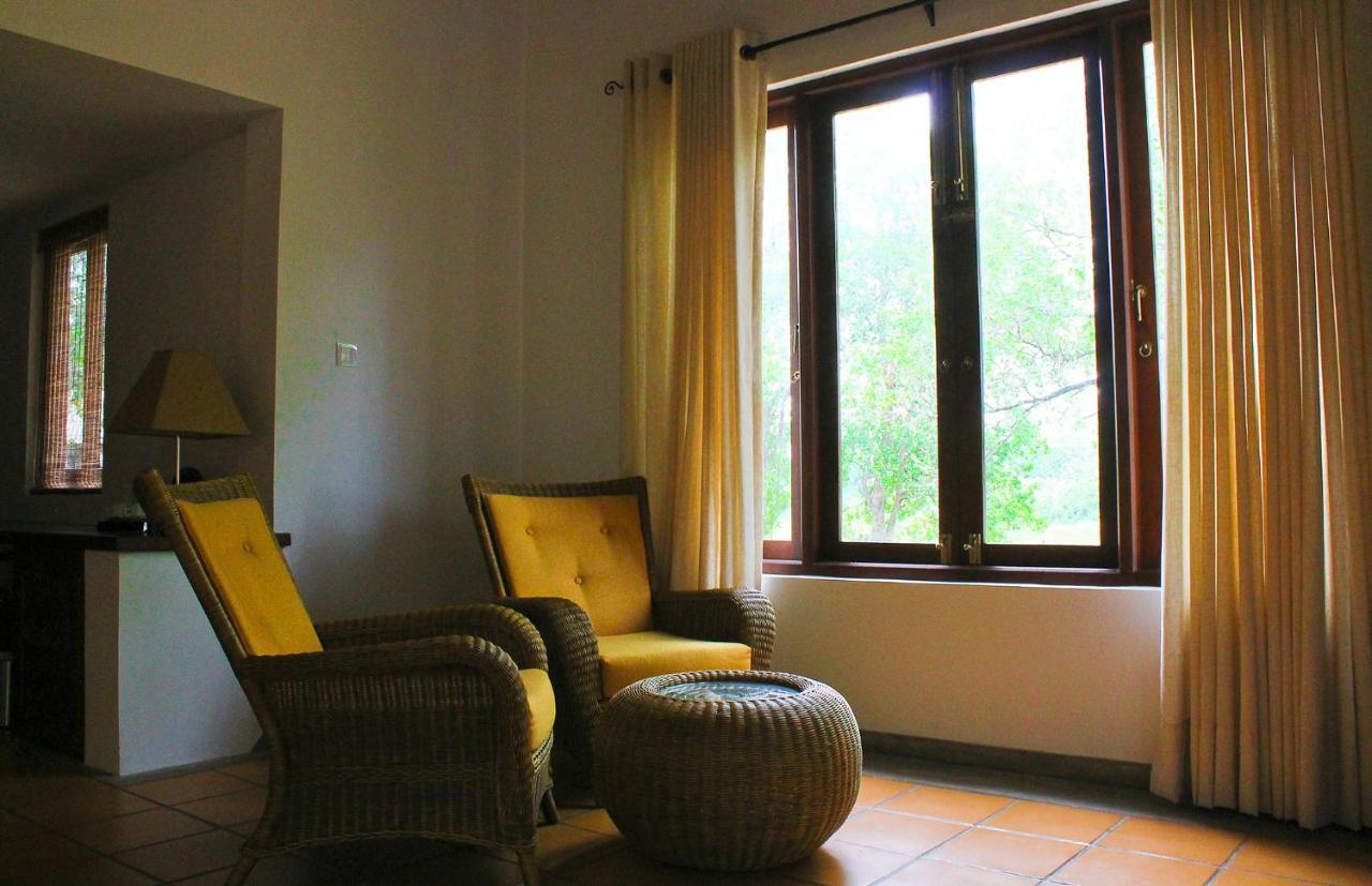 Ehalagala Lake Resort Sigiriya Esterno foto
